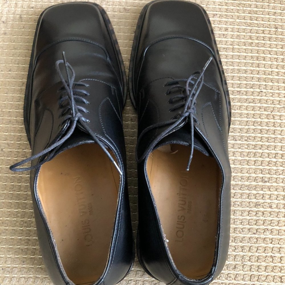 Louis Vuitton Men's Black Dress Shoes . - Picture 5 of 14